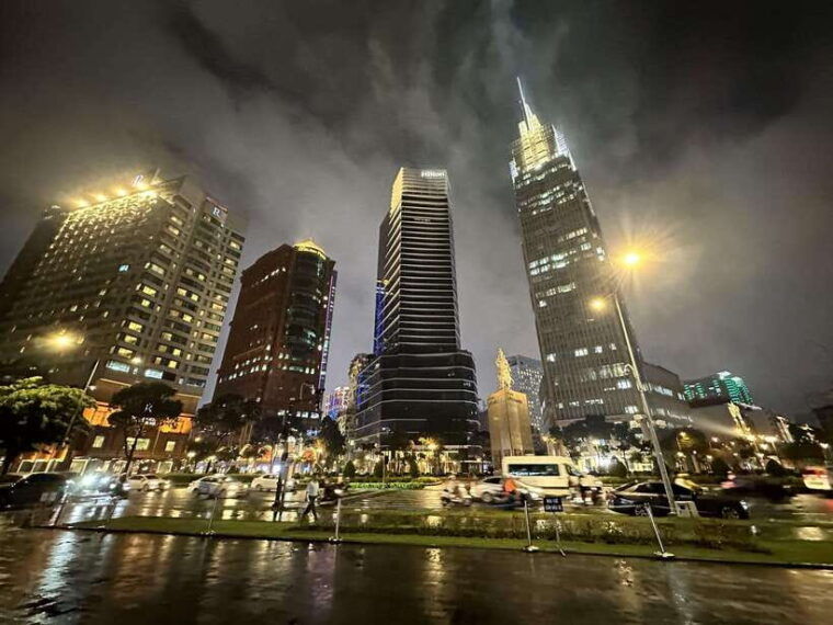 ho-chi-minh-city-night-walking-tour-with-local-guide