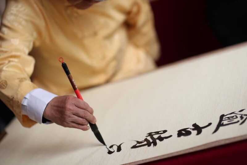ho-chi-minh-city-private-calligraphy-workshop-with-tea