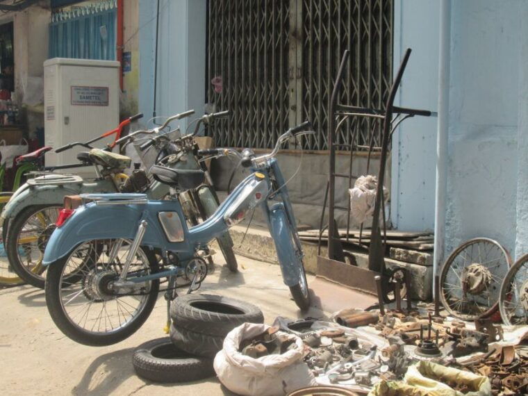 ho-chi-minh-city-saigon-morning-markets-tour-by-motorbike