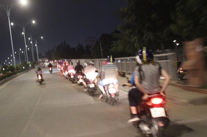 Ho Chi Minh City: Saigon River Dinner Cruise with Live Music - Key Points