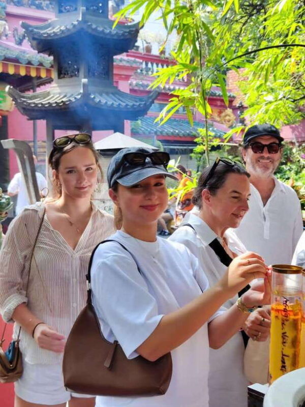 ho-chi-minh-city-sightseeing-massage-tour-with-female-guide