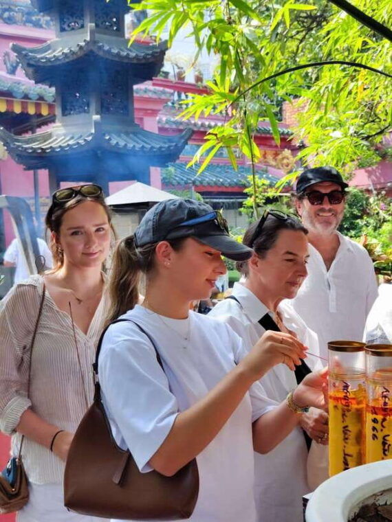 ho-chi-minh-city-sightseeing-massage-tour-with-female-guide