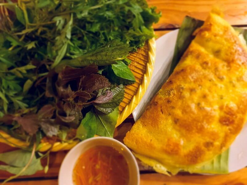 ho-chi-minh-city-street-food-and-sightseeing-by-motorbike