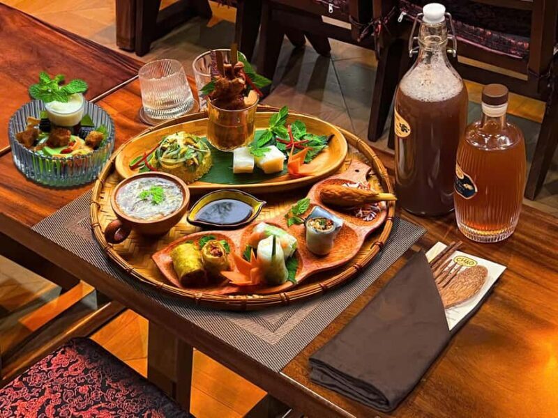 Ho Chi Minh: Open-Top Bus Tour, Chào Show & Dinner - Key Points