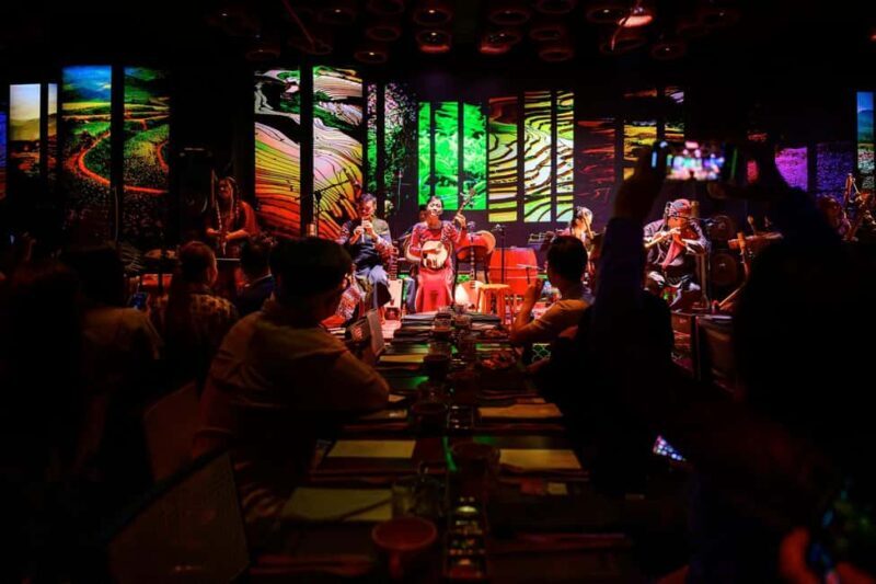 Ho Chi Minh: Open-Top Bus Tour, Chào Show & Dinner - FAQ