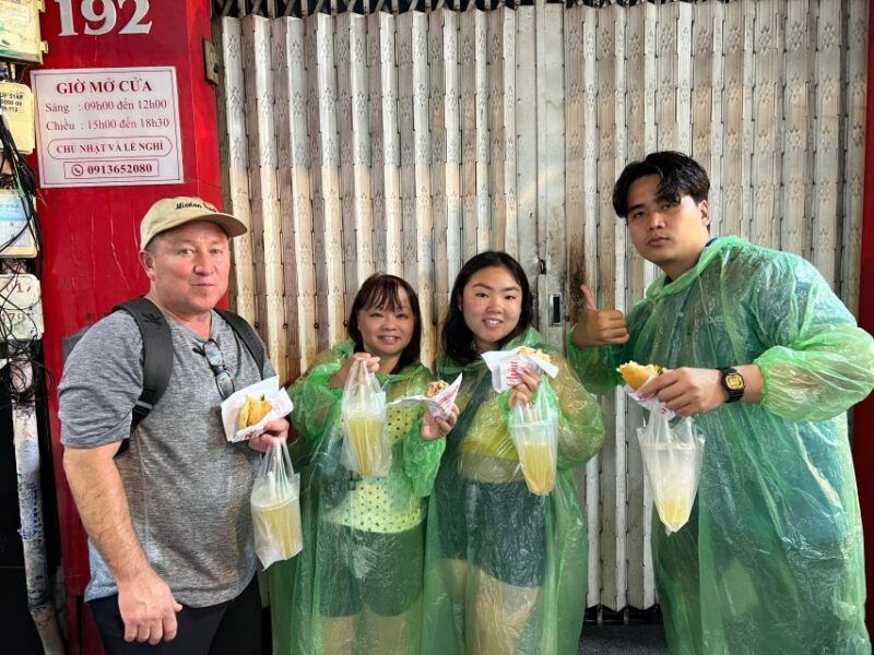 ho-chi-minh-street-food-experience-in-saigon-by-walking