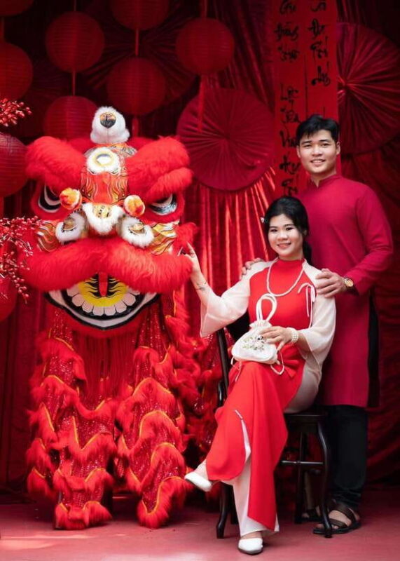 Ho Chi Minh Styled Photoshoot Tour With Makeup Photographer - Authentic Neighborhoods & Nightlife