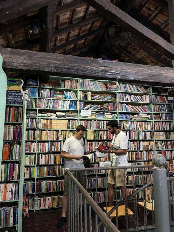 hoa-lo-prison-and-little-paris-in-hanoi