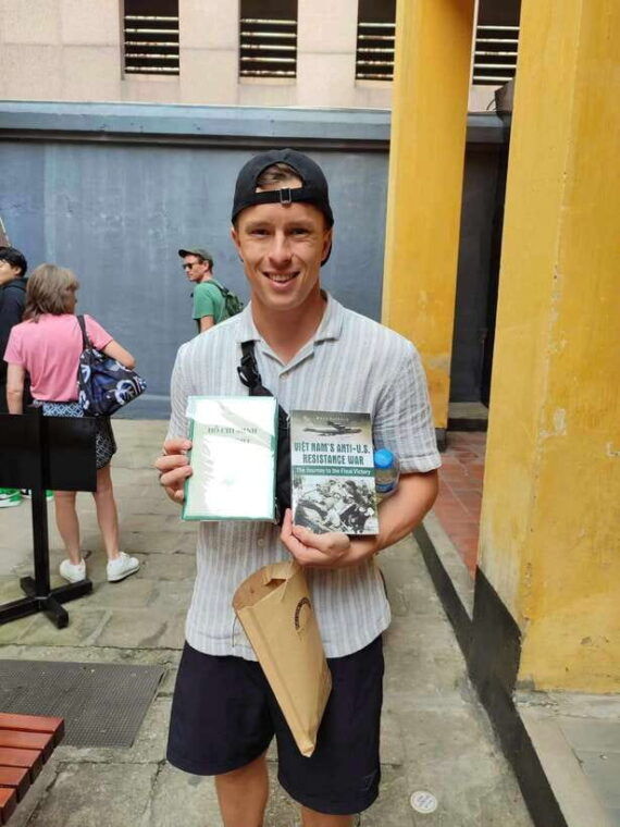 hoa-lo-prison-and-little-paris-in-hanoi