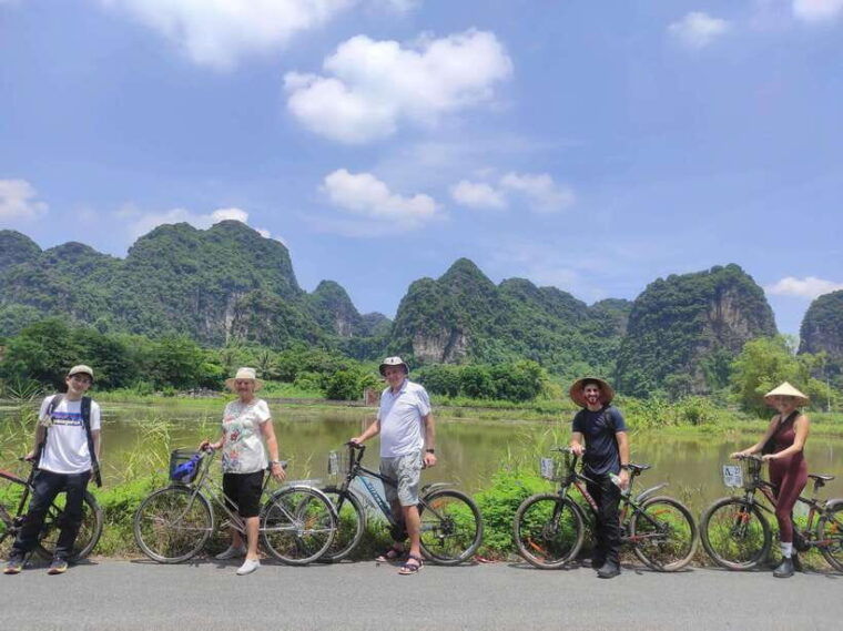 hoa-lu-and-tam-coc-with-bike-ride-and-family-visit