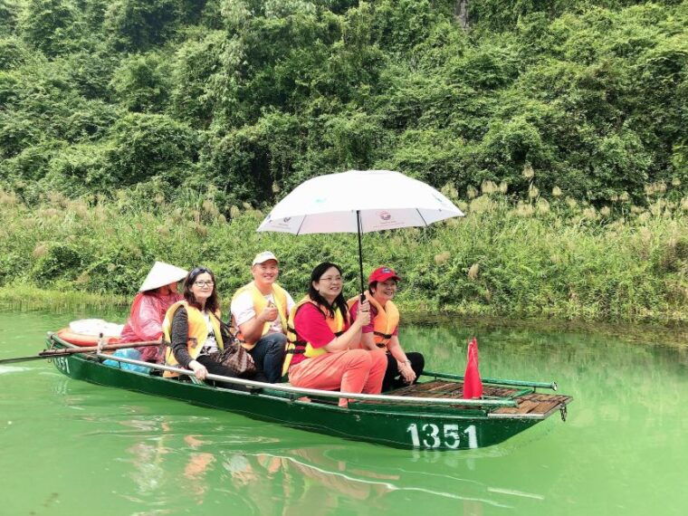 hoa-lu-mua-cave-and-trang-an-small-group-boat-tour