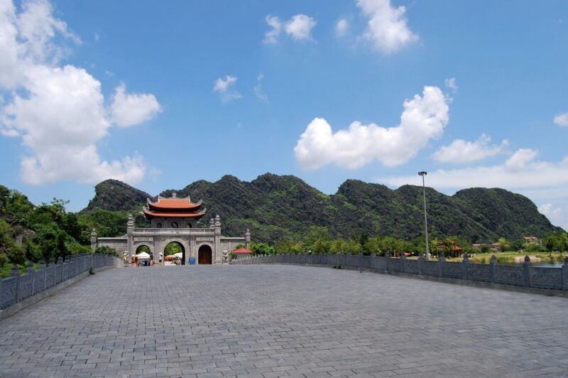 hoa-lu-tam-coc-and-mua-cave-1-day-tour