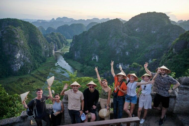 hoa-lu-tam-coc-mua-cave-limousine-transfer