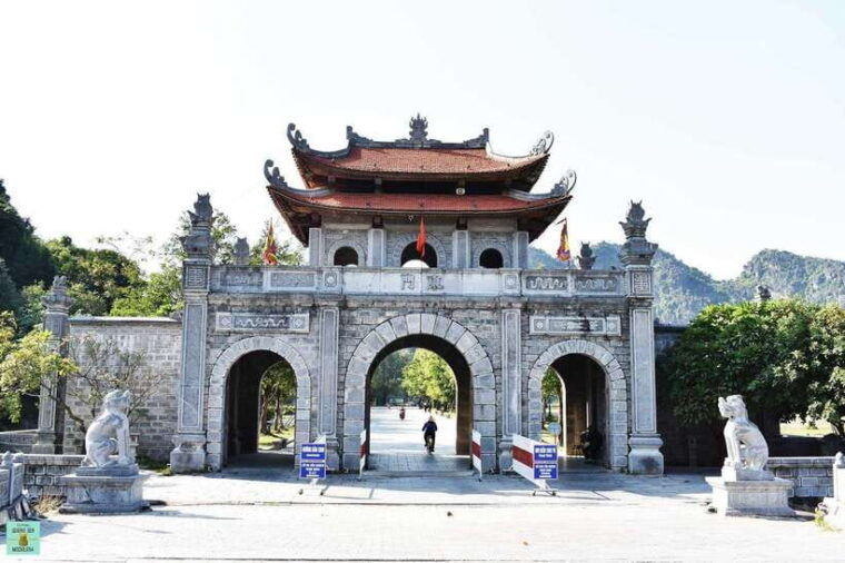 hoa-lu-trang-an-and-mua-cave-full-day-tour