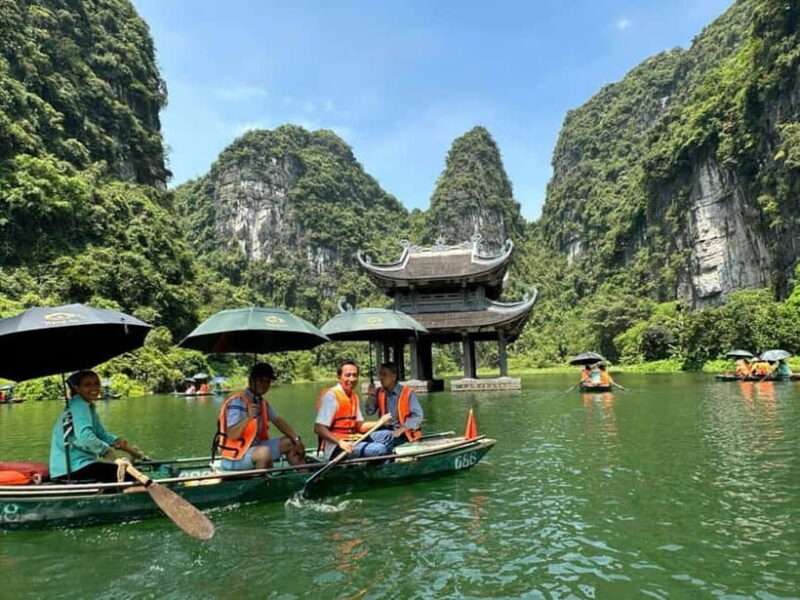 Hoa Lu - Trang An Boat Trip & Mua Cave small group tour - Key Points