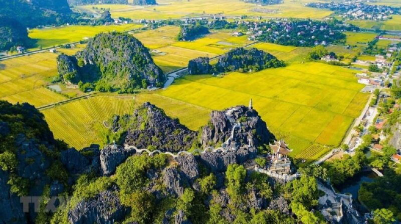 hoa-lu-trang-an-mua-cave-1-day-trip-by-limousine