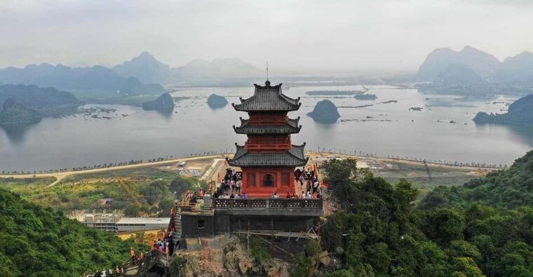 hoa-lu-trang-an-mua-cave-1-day-trip-by-limousine