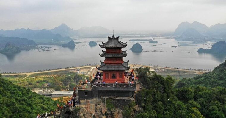 hoa-lu-trang-an-mua-cave-1-day-trip-by-limousine
