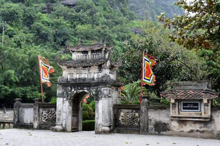 hoa-lu-trang-an-mua-cave-small-group