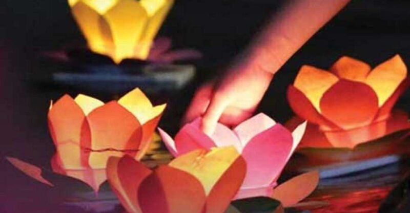 hoai-river-boat-trip-by-night-with-release-lantern-in-hoi-an