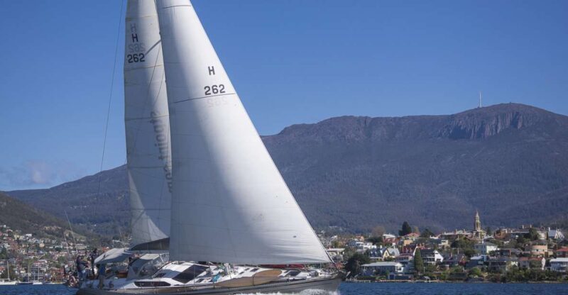 Hobart: Luxury Yacht Scenic Sailing Tour with Snacks - Key Points