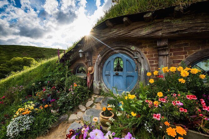 Hobbiton Movie Set Guided Day Tour with Lunch from Auckland - Key Points
