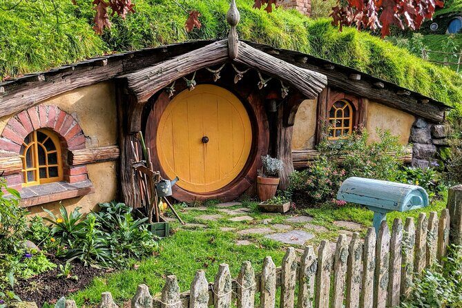 Hobbiton Movie Set Guided Tour - A Detailed Look at the Hobbiton Guided Tour