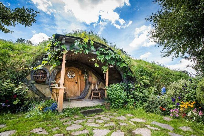 Hobbiton Movie Set Small Group Fully Guided Day Tour from Auckland - Key Points