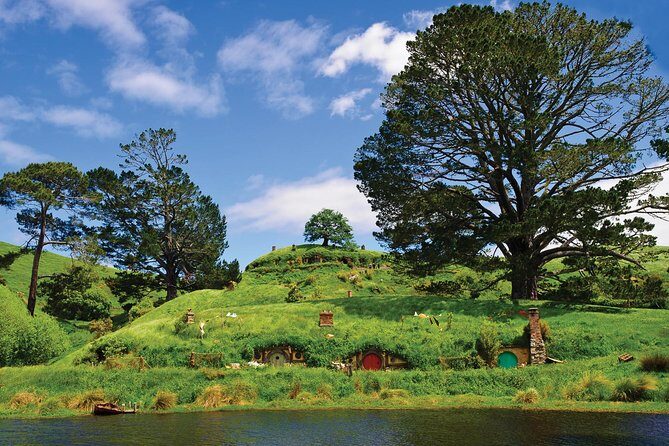 Hobbiton Movie Set Tour with lunch from Auckland - Dining in Middle-earth: The Lunch & Drinks Experience