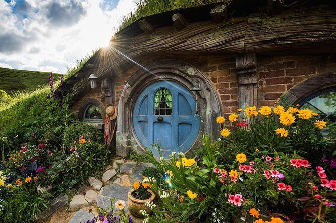 Hobbiton & Rotorua including Wai-O-Tapu - Small Group Tour from Auckland - Hobbiton: The Movie Magic Experience