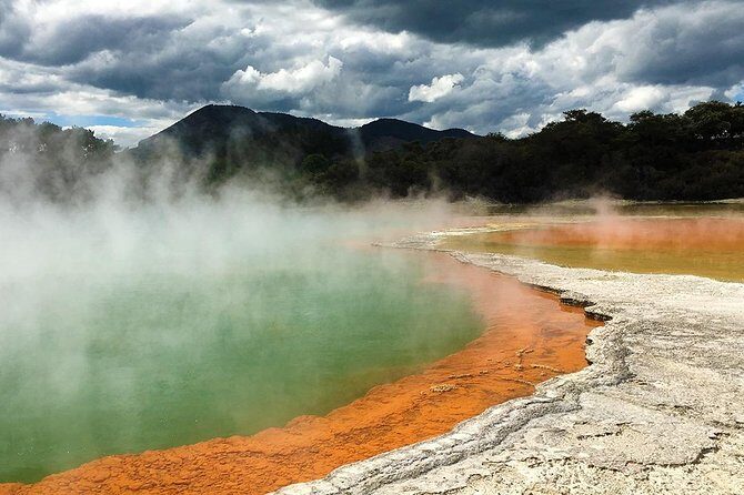 Hobbiton & Rotorua including Wai-O-Tapu - Small Group Tour from Auckland - Returning to Auckland: Secret Stops & Local Insights