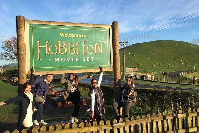 Hobbiton & Rotorua Small Group Day Tour inc Te Puia from Auckland - Key Points