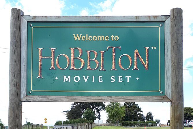 Hobbiton Transport & Tauranga Highlights Excursion from Tauranga - Scenic Stop at McLaren Falls Park