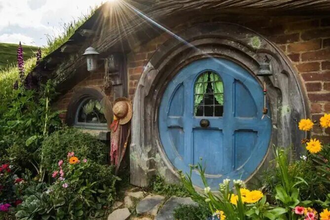 Hobbiton, Waitomo Caves, Blue Spring & Hamilton Garden Day trip - An In-Depth Look at the Tour