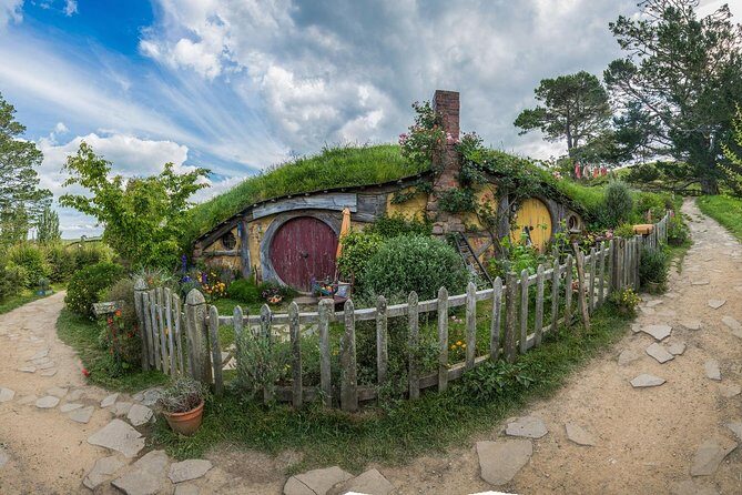 Hobbiton & Waitomo Caves Guided Day Trip from Auckland incl lunch - FAQ