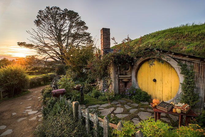 Hobbiton & Waitomo Caves Guided Tour from Auckland with Lunch - Transportation, Timing, and Group Size