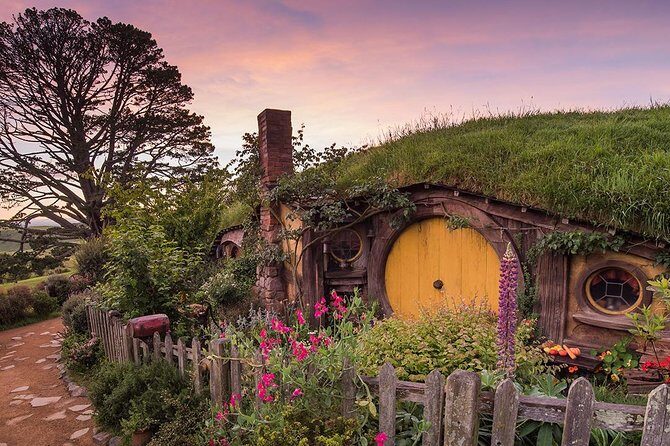 Hobbiton & Waitomo Caves Small Group Tour from Auckland inc Lunch - The Authentic Touch