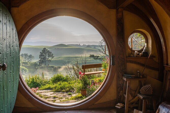 Hobbiton with Huka Falls and Hot Springs Day Tour - Key Points
