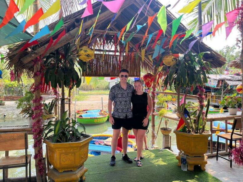 hoi-an-ancient-town-and-basket-boat-lantern-release-tour