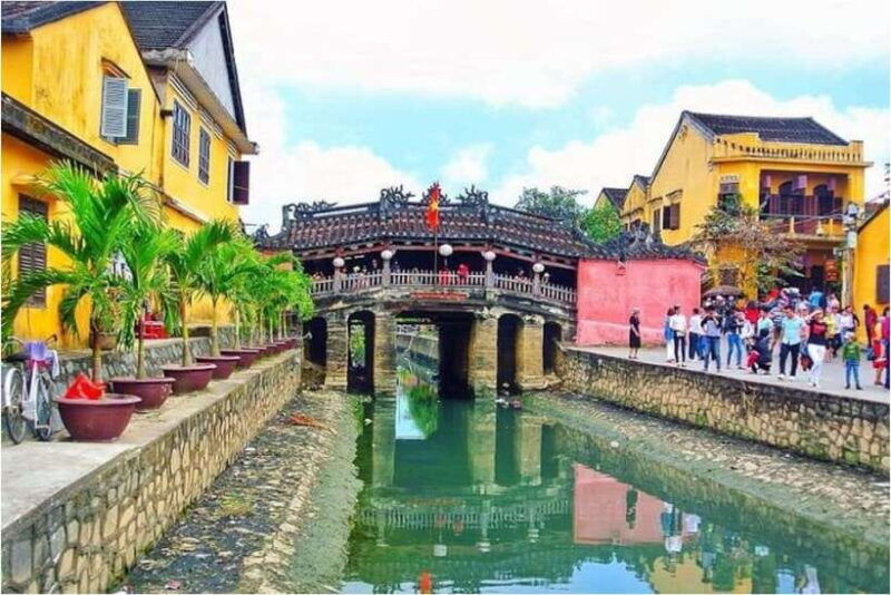 hoi-an-ancient-town-walking-tour-with-lantern-boat-ride