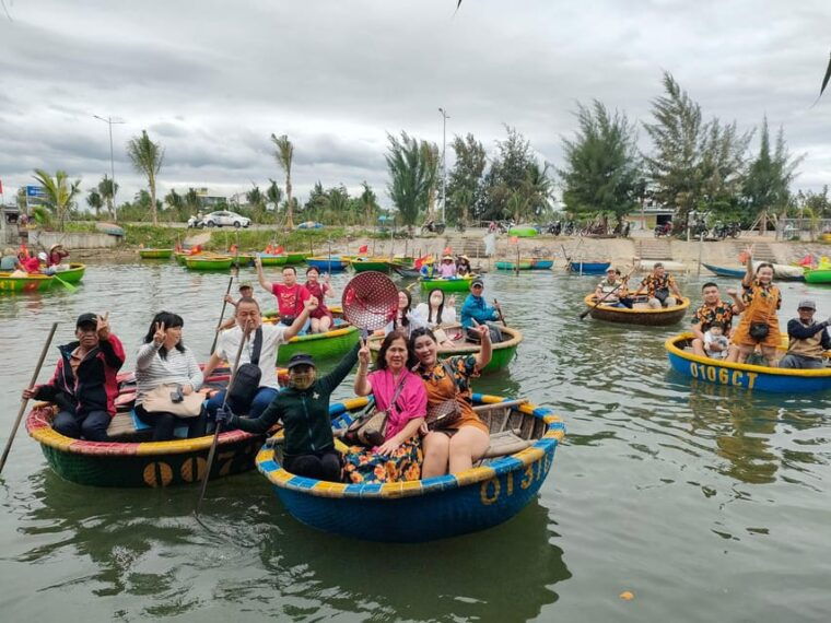 hoi-an-basket-boat-ride-in-the-coconut-forest-2