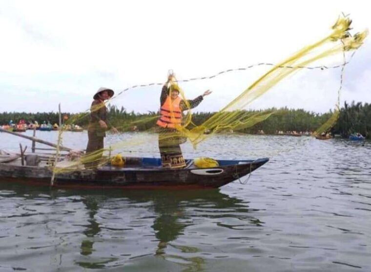 hoi-an-basket-boat-ticket-transfer-2ways-cam-thanh-village