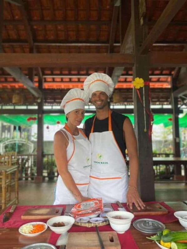 hoi-an-biking-countryside-cooking-class-in-tra-que-vegetable