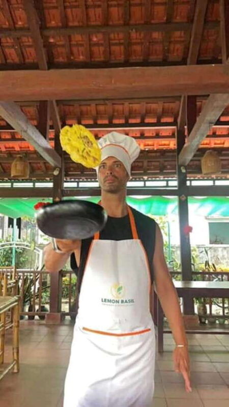 hoi-an-biking-countryside-cooking-class-in-tra-que-vegetable