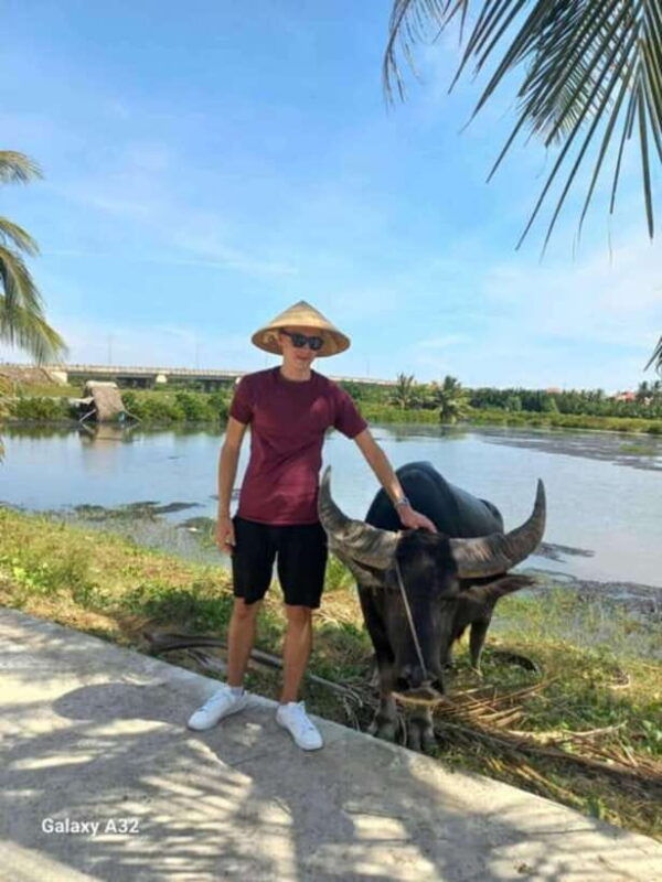 hoi-an-biking-countryside-cooking-class-in-tra-que-vegetable