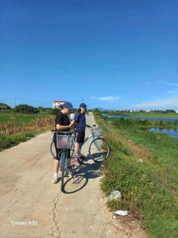 hoi-an-biking-countryside-cooking-class-in-tra-que-vegetable