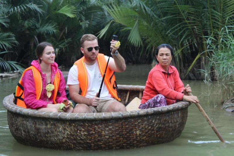 hoi-an-cam-thanh-basket-boat-ride