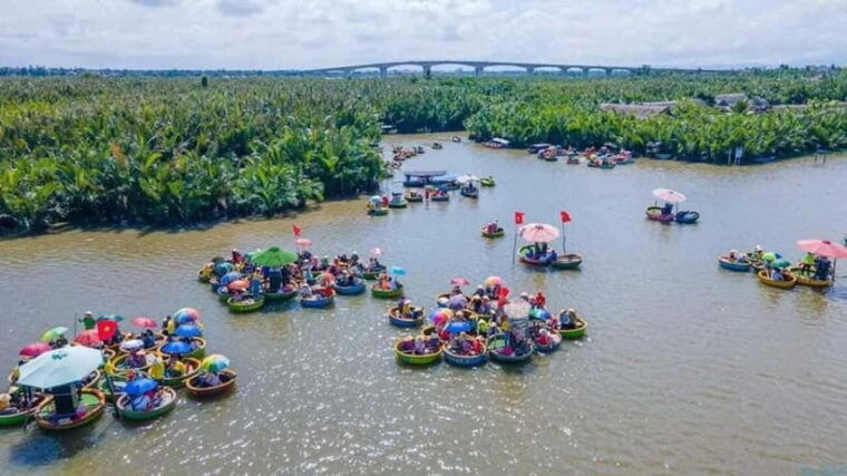 hoi-an-cam-thanh-basket-boat-riding-w-two-way-transfer