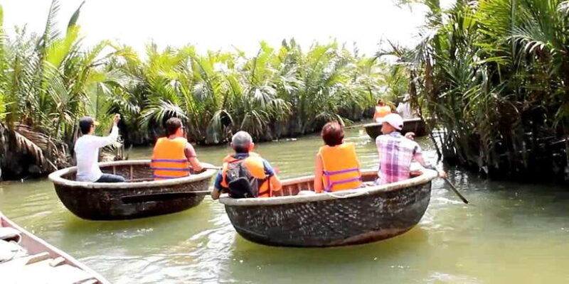 hoi-an-cam-thanh-tour-on-a-traditional-bamboo-basket-boat