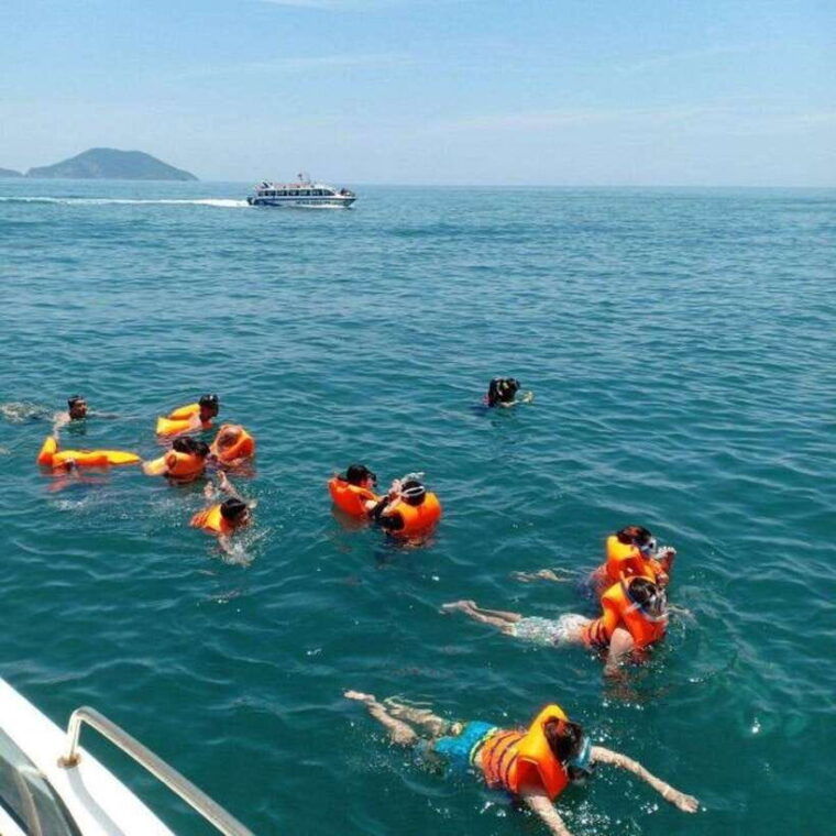 hoi-an-cham-islands-snorkeling-trip-by-speedboat-with-lunch-2